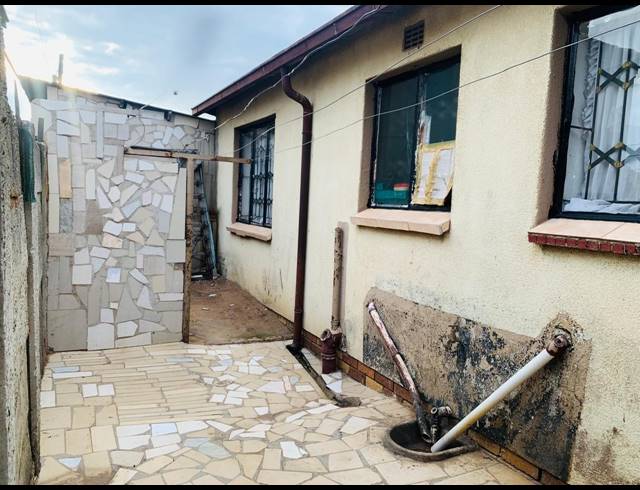 2 BEDROOM FREESTANDING FOR SALE IN TSAKANE EXT 11
